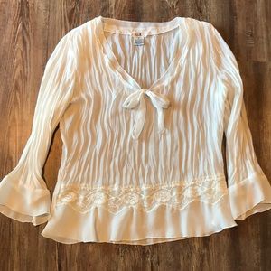 Vintage blouse with neck bow and lace